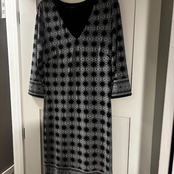 Medium Dress from Whitehouse Black Market - Picture 4 of 8